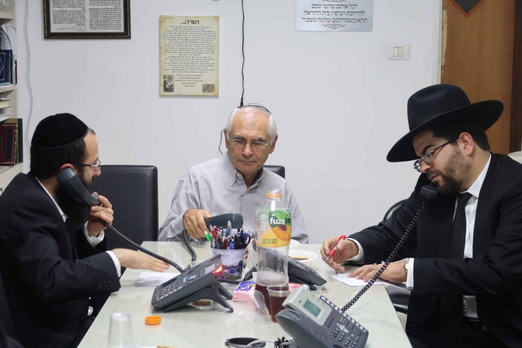 רבני בית ההוראה עונים בטלפון